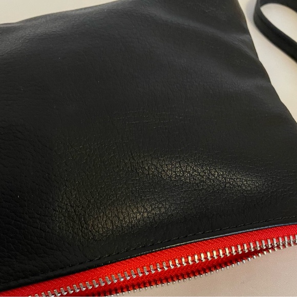 NWOT Old Navy Black Zippered Pouch with Detachable Wrist Strap - Picture 8 of 8